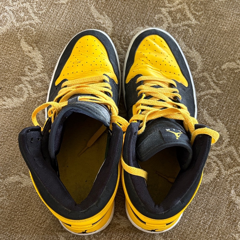 Jordan 1’s Mid.